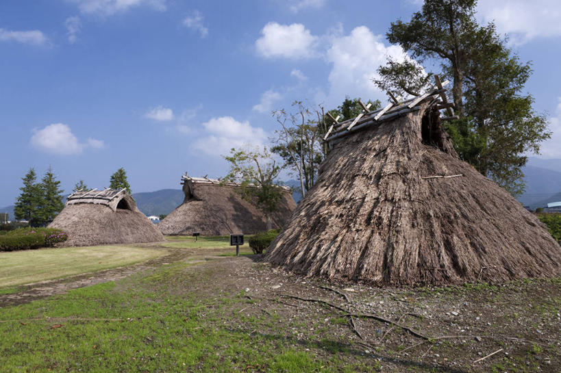 无人,家,横图,室外,白天,正面,旅游,度假,草地,草坪,美景,名胜古迹,植物,标志建筑,地标,建筑,富山县,日本,亚洲,阴影,遗迹,光线,影子,房屋,屋子,草屋,景观,云,云朵,云彩,古迹,文物,娱乐,建设,古建筑,住宅,草,树,树木,蓝色,绿色,白云,蓝天,天空,阳光,自然,茅草屋,天,享受,休闲,旅游胜地,景色,放松,生长,晴朗,成长,自然风光,古文明,东亚,本州,本州岛,日本国,中部地方,富山,晴空,彩图,房子,茅舍,茅屋,小屋,朝日町,下新川郡