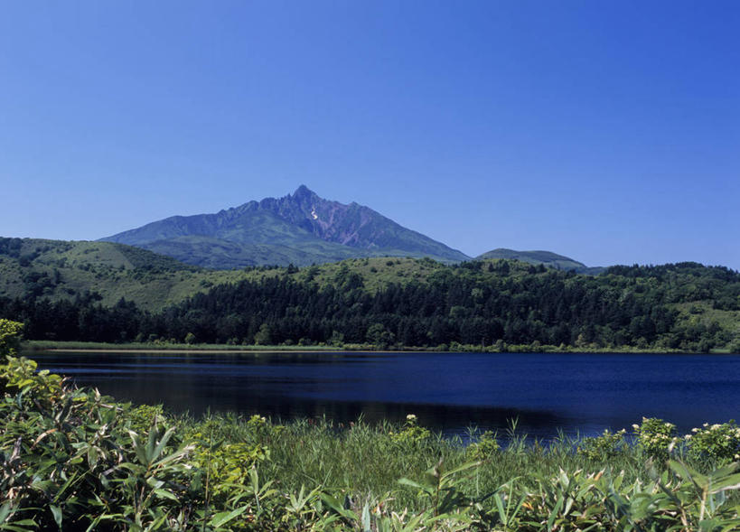 无人,横图,室外,白天,正面,旅游,度假,草地,草坪,石头,美景,森林,山,山脉,树林,植物,北海道,日本,亚洲,阴影,波纹,光线,石子,影子,池塘,景观,山峰,水池,涟漪,山峦,娱乐,草,树,树木,蓝色,绿色,倒影,蓝天,水纹,天空,阳光,自然,波浪,群山,天,享受,休闲,景色,放松,生长,晴朗,成长,倒映,自然风光,东亚,万里无云,日本国,水晕,北海道地方,北海道岛,反照,石块,岩石,晴空,晴空万里,彩图,利尻岛,利尻郡,利尻富士町,利尻山,利尻町,利尻岳