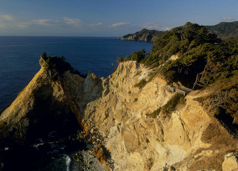 无人,横图,室外,白天,正面,旅游,度假,海浪,海洋,石头,美景,山,山脉,静冈县,日本,亚洲,阴影,光线,石子,影子,景观,浪花,山峰,水平线,云,云朵,辽阔,海平线,山峦,云彩,娱乐,蓝色,白云,蓝天,天空,阳光,自然,海水,群山,天,享受,休闲,广阔,景色,放松,晴朗,一望无际,自然风光,海景,东亚,本州,本州岛,日本国,中部地方,静冈,无边无际,一马平川,伊豆半岛,大海,风浪,海,海水的波动,近岸浪,石块,岩石,涌浪,晴空,彩图,贺茂郡,西伊豆町,水天相接,水天一线