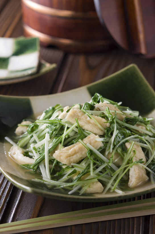 豆腐,无人,竖图,俯视,室内,特写,白天,烹饪,餐桌,筷子,桌子,蔬菜,餐具,一堆,一双,许多,阴影,堆叠,堆积,新鲜,反射,木制,碟子,木桶,盘,桶,影子,日本料理,料理,食品,文化,传统,菜肴,美食,食物,盘子,木制品,容器,碟,日式料理,日式,佳肴,有机食品,绿色食品,餐台,储藏,堆,礼节,豆制品,储存,礼仪,水菜,日本水菜,沙拉菜,进餐用具,彩图,高角度拍摄,贮存