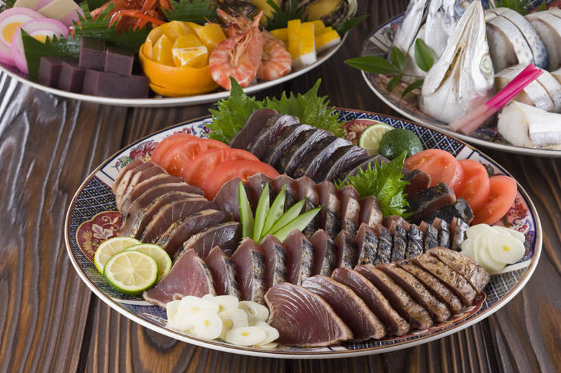 海鲜,无人,横图,俯视,室内,特写,白天,烹饪,餐桌,桌子,柠檬,蔬菜,餐具,水果,叶子,阴影,新鲜,装饰,反射,木制,皇后蟹,碟子,盘,影子,肉,生食,虾,鱼肉,日本料理,聚餐,料理,食品,果实,绿叶,鲣鱼,扇贝,鲭鱼,蔬果,水产,菜肴,美食,肉类,大虾,海洋生物,食物,盘子,木制品,碟,日式料理,日式,嫩叶,佳肴,有机食品,绿色食品,对虾,餐台,华丽,修饰,海扇,花池鱼,花鲱,花鳀,皮匠蟹,青花鱼,鲐鲅鱼,雪蟹,油胴鱼,点缀,水生动物,海产品,水生物,会餐,肉食,海底动物,斑节虾,衬托,美观,雅致,雅观,酸橙,小金枪鱼,炸弹鱼,代代,柴鱼,鲣节,东方对虾,中国对虾,叶,叶片,益母果,柠果,橙子,橙,彩图,高角度拍摄