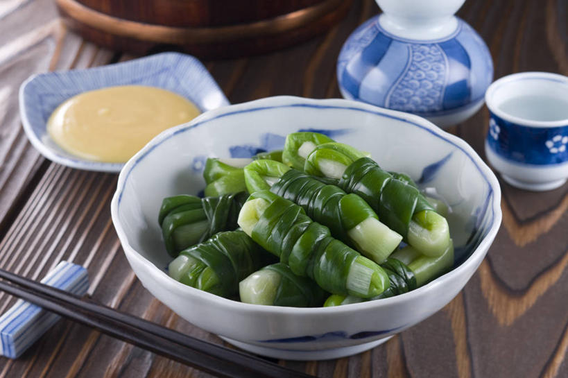 清酒,无人,横图,俯视,室内,特写,白天,烹饪,餐桌,筷子,桌子,餐具,韩国,亚洲,阴影,反射,木制,包裹,影子,陶瓷,葱,青葱,调料,酱料,酱汁,佐料,日本料理,料理,食品,筷架,陶瓷制品,酒类,调味品,调味料,筷枕,文化,传统,酱,菜肴,美食,酒,酒瓶,食物,饮料,酒杯,木制品,瓶子,日式料理,日式,佳肴,餐台,礼节,筷子架,礼仪,东亚,大韩民国,江原道,束草,束草市,进餐用具,彩图,高角度拍摄,清酒瓶,道