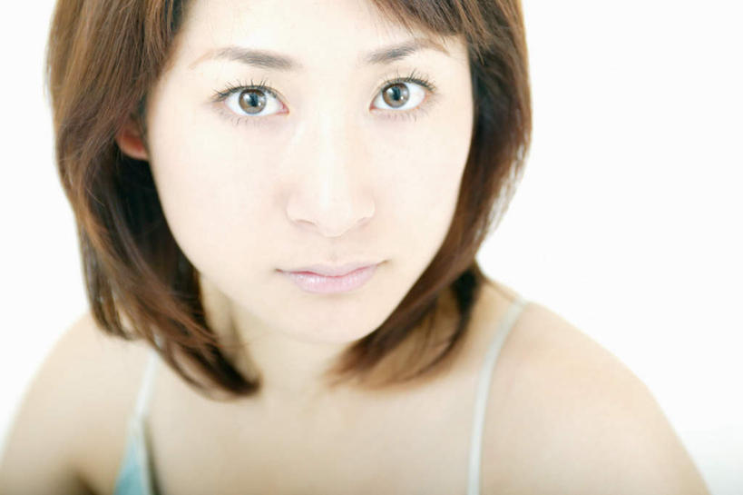 东方人,头发,一个人,坐,横图,室内,特写,白天,白色背景,正面,亚洲,仅一个年轻女性,仅一个女性,仅一个人,服装,注视,休闲装,黄种人,衣服,黑色,观察,看,休闲,休闲服,安静,摄影,服饰,影棚,观看,宁静,睁眼,察看,关注,年轻女性,女人,女性,亚洲人,长发,坐着,彩图,影棚拍摄,拍摄