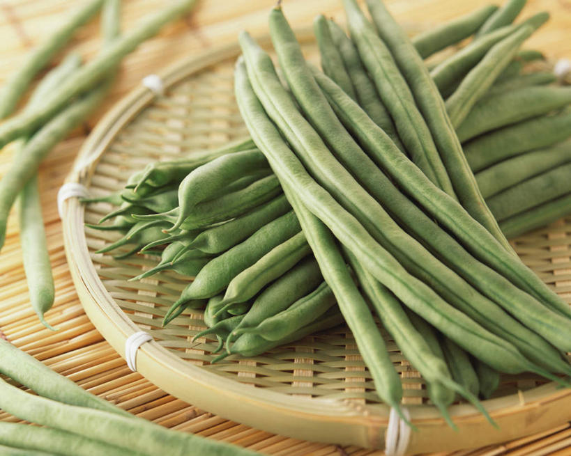 无人,交叉,横图,俯视,室内,特写,白天,植物,餐桌,桌子,竹子,蔬菜,一排,许多,竹制,新鲜,整齐,编织,篮子,豆类,豆子,食品,很多,食物,排列,竹篮,有机食品,绿色食品,餐台,竹条,交织,竹制品,队列,豆科,穿插,哈巴豆,利马豆,马达加斯加豆,缅甸豆,洋扁豆,仰光豆,彩图,高角度拍摄