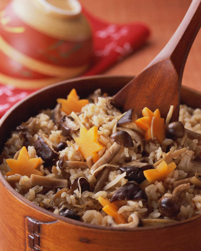 蒸笼,米饭,无人,竖图,俯视,室内,特写,白天,烹饪,植物,餐桌,桌子,蔬菜,厨具,竹制,新鲜,勺子,菌菇,蘑菇,日本料理,料理,食品,松茸,草药,药草,饭,菌类,松蕈,菜肴,美食,中药,食物,调羹,汤匙,日式料理,日式,食用菌,佳肴,有机食品,绿色食品,餐台,五谷,竹制品,笼屉,药材,中草药,烹饪用具,中药材,本草,大花菌,剥皮菌,菌中之王,山珍,松菇,松菌,松口蘑,裕茂萝,烹调用具,烹调,彩图,高角度拍摄