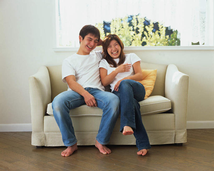 东方人,两个人,坐,说,横图,室内,白天,正面,爱情,讨论,幸福,植物,窗户,地板,沙发,亚洲,服装,靠枕,地面,浪漫,注视,休闲装,黄种人,居家,木地板,玻璃窗,树,树木,衣服,绿色,自然,观察,看,休闲,温暖,温馨,休闲服,恩爱,搭,恋人,服饰,生长,成长,观看,和睦,察看,搭着,关注,美好,布艺沙发,交流,男人,男性,年轻男性,年轻女性,女人,女性,亚洲人,情侣,沟通,讲话,交谈,商讨,说话,谈话,坐着,彩图,全身,伴侣,融洽