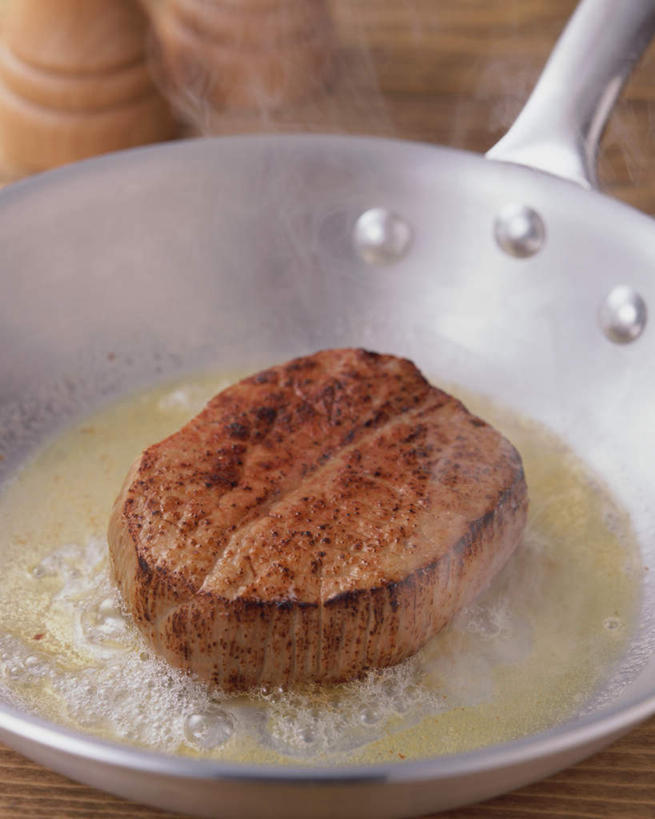 无人,竖图,俯视,室内,特写,白天,烹饪,餐桌,桌子,厨具,金属制品,阴影,光线,金属,锅子,影子,肉,日本料理,牛肉,料理,食品,锅,菜肴,美食,肉类,食物,一个,日式料理,日式,佳肴,单个,餐台,锅具,肉食,烹饪用具,烹调用具,烹调,彩图,高角度拍摄