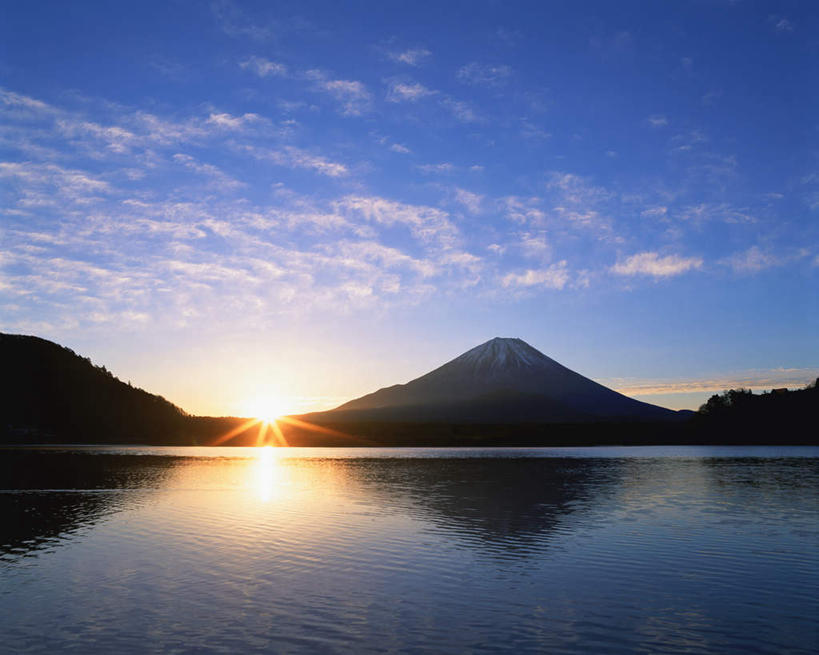 无人,横图,室外,白天,正面,旅游,度假,湖,湖泊,火山,美景,日落,山,山脉,水,太阳,富士山,静冈县,日本,亚洲,阴影,光线,影子,冰面,湖面,景观,山峰,水流,水面,晚霞,霞光,云,云朵,落日,山峦,背光,云彩,娱乐,白云,阳光,自然,黄昏,湖水,群山,享受,休闲,景色,彩霞,放松,自然风光,逆光,东亚,本州,本州岛,日本国,中部地方,静冈,山梨,山梨县,夕照,活火山,死火山,休眠火山,夕阳,彩图,斜阳