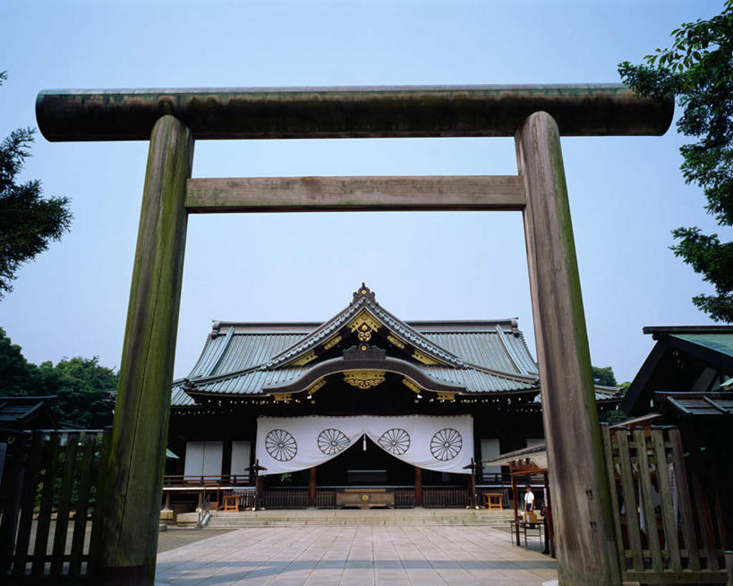 无人,栏杆,横图,室外,白天,仰视,旅游,度假,植物,标志建筑,地标,建筑,东京,日本,亚洲,节日,云,云朵,围栏,神社,云彩,文化,娱乐,建设,护栏,树,树木,蓝色,绿色,白云,蓝天,天空,自然,天,祈祷,享受,休闲,健康,旅游胜地,放松,许愿,宗教,信仰,千代田区,生长,成长,纪念,神道,祈求,祭祀,东亚,本州,关东地方,本州岛,日本国,东京都,靖国神社,神道教,社屋,平安,彩图,低角度拍摄