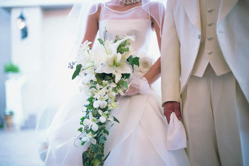 东方人,两个人,新娘,新郎,站,握手,横图,室内,白天,正面,婚纱,婚礼,快乐,亚洲,庆祝,盛开,捧花,手捧花,结婚,拿,花蕾,拿着,黄种人,花,花瓣,花朵,鲜花,花束,花苞,花蕊,站着,喜庆,纪念,婚礼捧花,男人,男性,年轻男性,年轻女性,女人,女性,亚洲人,搀手,拉手,手拉手,手握手,半身,彩图,婚礼服,礼服,高兴