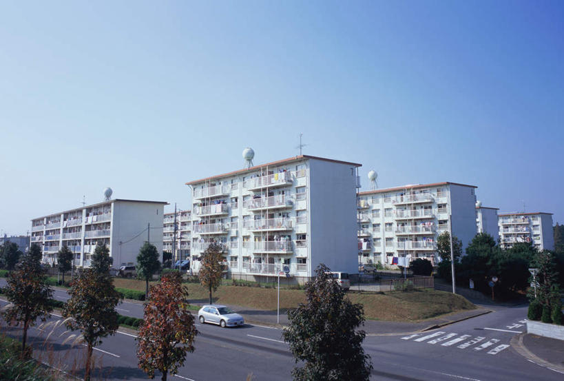 无人,横图,俯视,室外,白天,度假,美景,城市风光,城市,道路,建筑,路,路灯,人行横道,公路,汽车,日本,亚洲,景观,建筑群,球场,交通,千叶县,娱乐,建设,居民楼,树木,蓝色,白云,蓝天,天空,天,享受,休闲,景色,放松,晴朗,通畅,人行横道线,东亚,本州,万里无云,关东地方,本州岛,日本国,千叶,晴空,斑马线,马路,彩图,高角度拍摄