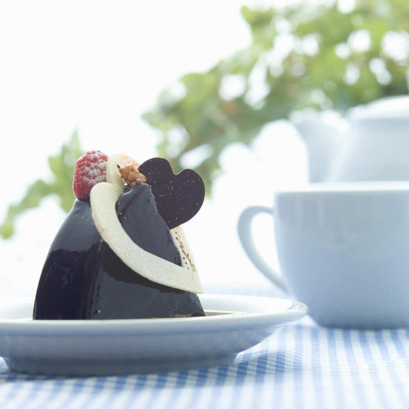 点心,无人,方图,室内,特写,白天,正面,爱情,下午茶,餐桌,桌子,草莓,杯子,爱心,瓷器,食品,咖啡杯,陶瓷制品,浪漫,桌布,食物,糕点,一个,盘子,茶壶,甜食,巧克力,温暖,温馨,心形,恩爱,单个,餐台,和睦,瓷杯,心型,彩图,融洽,蛋糕