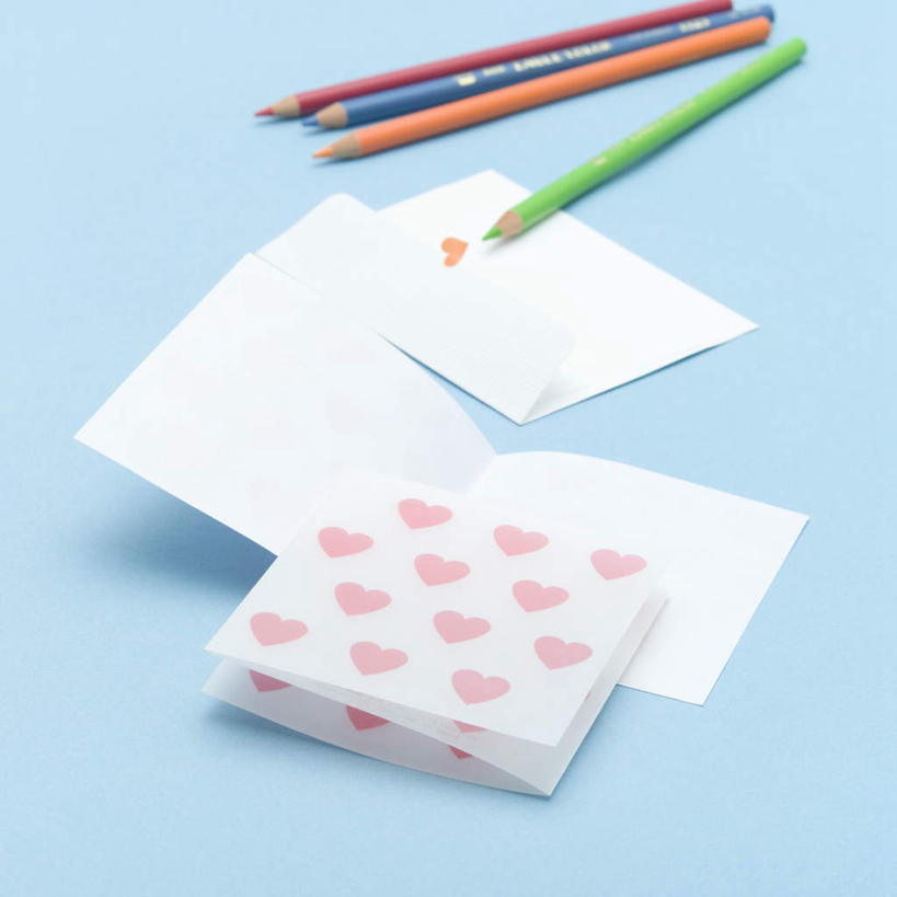 无人,方图,俯视,彩色,室内,特写,白天,爱情,许多,蓝色背景,爱心,装饰,折纸,浪漫,黄色,红色,彩纸,铅笔,温暖,温馨,心形,恩爱,摄影,影棚,和睦,心型,彩图,高角度拍摄,影棚拍摄,拍摄,融洽