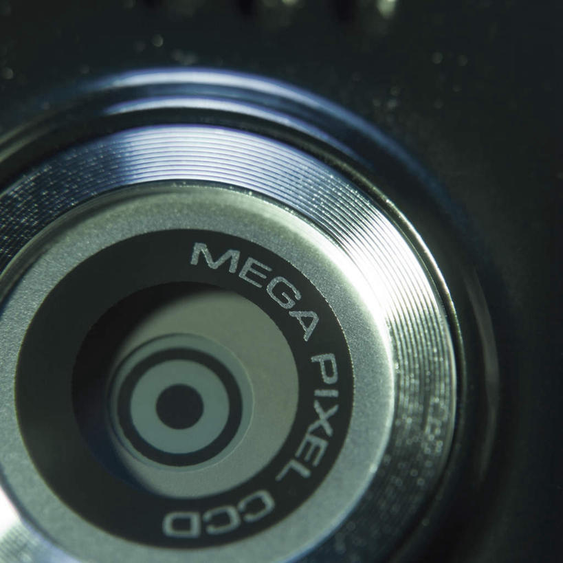 无人,方图,俯视,室内,特写,白天,科技,静物,相机,玻璃,英文,圆形,标志,文字,圆环,字符,字母,摄像头,标识,玻璃制品,一个,拍照,黑色,数码相机,摄影,影棚,单个,英文字母,环形,照相机,彩图,高角度拍摄,影棚拍摄,拍摄,照相,光学仪器