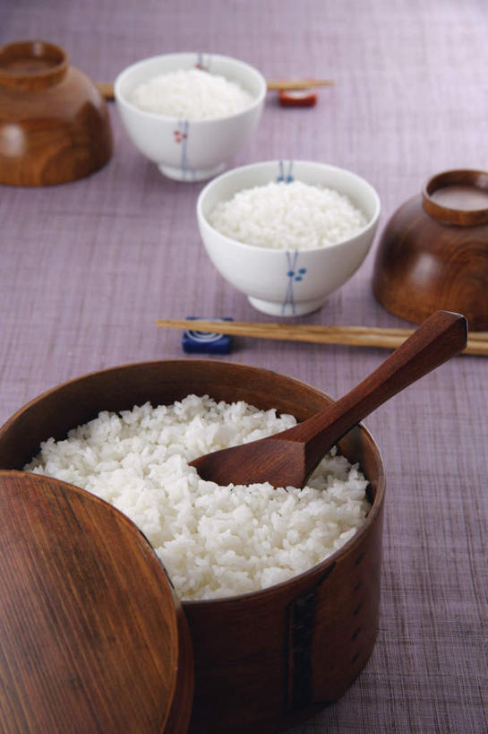 米饭,无人,竖图,俯视,室内,特写,白天,烹饪,筷子,餐具,木制,桶,陶瓷,日本料理,料理,食品,饭勺,筷架,陶瓷制品,饭,文化,传统,菜肴,美食,食物,容器,碗,日式料理,两只,日式,摄影,佳肴,影棚,储藏,礼节,白米饭,五谷,储存,礼仪,进餐用具,烹调用具,彩图,高角度拍摄,影棚拍摄,拍摄,贮存