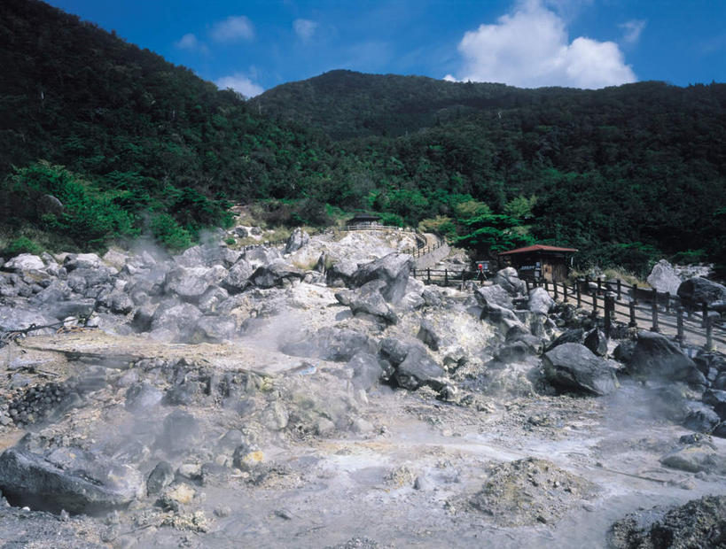 无人,横图,室外,白天,正面,旅游,度假,石头,美景,森林,山,山脉,树林,植物,长崎,日本,亚洲,木板,石子,亭子,景观,山峰,云,云朵,桥,木桥,山峦,云彩,娱乐,栈桥,树,树木,蓝色,绿色,白云,蓝天,天空,自然,群山,天,享受,休闲,景色,放松,生长,晴朗,成长,人行桥,木板桥,自然风光,东亚,日本国,长崎县,九州本岛,九州,九州岛,九州地方,云仙温泉,石块,岩石,晴空,彩图