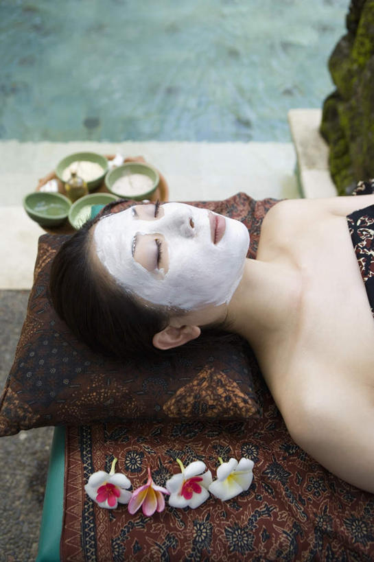 东方人,一个人,游泳池,躺,闭眼,竖图,俯视,室外,白天,化妆,美容,水,亚洲,仅一个年轻女性,仅一个女性,仅一个人,护肤,盛开,水池,水面,木槿,木槿花,美丽,花蕾,黄种人,泳池,花,花瓣,花朵,鲜花,化妆品,枕头,花苞,花蕊,保养,享受,休闲,面膜,放松,保健,游泳馆,坚韧,护肤品,养颜,按摩床,膏状,膏状面膜,永恒,质朴,无穷花,卧着,年轻女性,女人,女性,亚洲人,闭眼睛,闭着眼,闭着眼睛,躺着,卧,半身,彩图,高角度拍摄