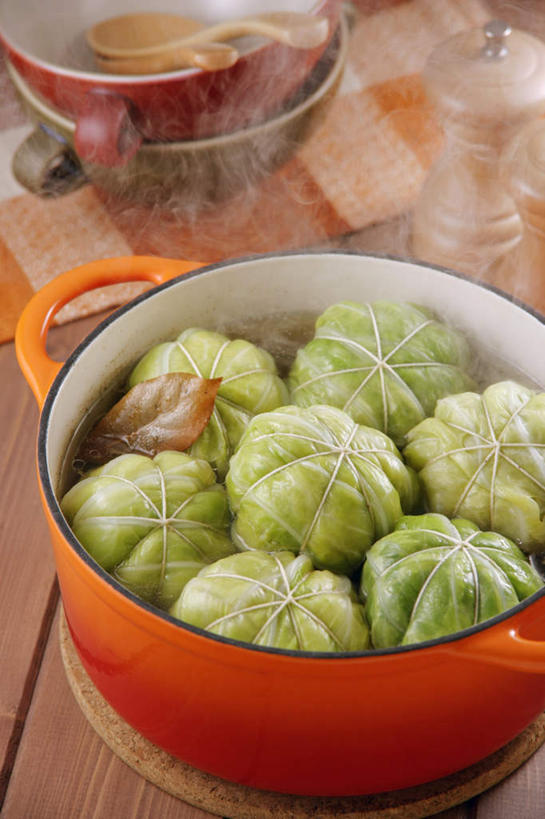 无人,竖图,俯视,室内,特写,白天,烹饪,雾,餐桌,桌子,椰菜,卷心菜,餐具,厨具,叶子,玻璃,金属制品,一堆,堆叠,堆积,沸腾,金属,蒸汽,碟子,炖锅,锅子,盘,勺子,日本料理,料理,食品,水蒸气,调味瓶,锅,菜肴,美食,玻璃制品,食物,一个,盘子,木制品,容器,绳子,垫子,调羹,碟,汤匙,碗,日式料理,日式,卷起,佳肴,单个,餐台,锅具,储藏,堆,捆绑,储存,烹饪用具,蒸发,进餐用具,烹调用具,结球甘蓝,甘兰,包心菜,烹调,彩图,高角度拍摄,贮存