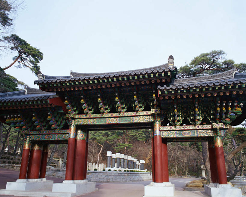 无人,寺庙,横图,室外,白天,仰视,旅游,度假,名胜古迹,植物,标志建筑,地标,建筑,釜山,韩国,亚洲,节日,遗迹,云,云朵,燃烧,云彩,古迹,文化,文物,娱乐,建设,古建筑,树,树木,蓝色,绿色,白云,蓝天,天空,自然,香火,庙宇,天,祈祷,享受,休闲,健康,旅游胜地,放松,许愿,宗教,信仰,生长,晴朗,成长,纪念,祈求,古文明,东亚,大韩民国,釜山市,釜山广域市,广域市,通度寺,平安,晴空,彩图,低角度拍摄,庙,寺