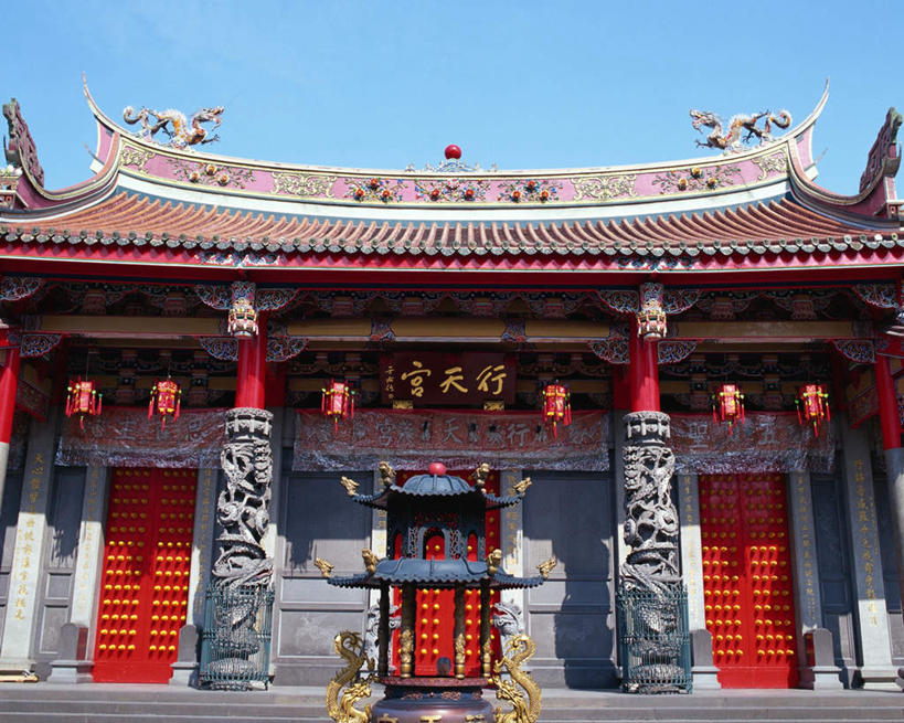 无人,寺庙,横图,室外,白天,仰视,旅游,度假,名胜古迹,标志建筑,地标,建筑,台湾,中国,亚洲,节日,遗迹,燃烧,古迹,文化,文物,娱乐,建设,古建筑,蓝色,蓝天,天空,香火,庙宇,天,祈祷,享受,休闲,健康,旅游胜地,放松,许愿,宗教,信仰,晴朗,纪念,祈求,古文明,东亚,台北,行天宫,万里无云,港澳台,中华人民共和国,省会,台北市,台湾省,中正区,平安,晴空,晴空万里,彩图,低角度拍摄,庙,寺,台