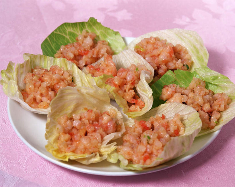 无人,横图,俯视,室内,特写,白天,烹饪,中餐,餐具,一排,朦胧,模糊,整齐,包裹,碟子,盘,生菜,莴苣,虾仁,油炸,料理,食品,菜肴,美食,食物,排列,一个,盘子,碟,中式,佳肴,单个,堆,队列,春菜,鹅仔菜,莴仔菜,千金菜,叶用莴苣,彩图,高角度拍摄