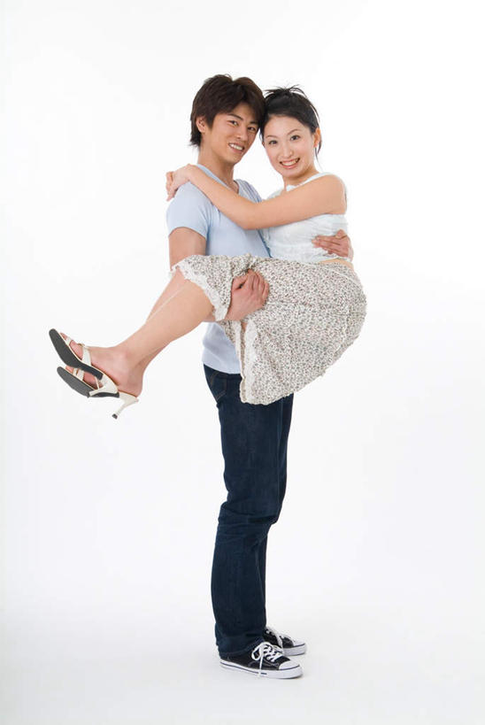 东方人,两个人,家庭,夫妻,站,抱,笑,微笑,露齿笑,竖图,室内,白天,白色背景,正面,爱情,亚洲,服装,浪漫,注视,休闲装,黄种人,衣服,观察,看,站着,休闲,温暖,温馨,一家人,休闲服,恩爱,恋人,摄影,服饰,影棚,抱着,观看,和睦,察看,搂着,关注,公主抱,男人,男性,年轻男性,年轻女性,女人,女性,亚洲人,年轻人,夫妇,情侣,搂,搂抱,站立,彩图,全身,影棚拍摄,拍摄,伴侣,融洽