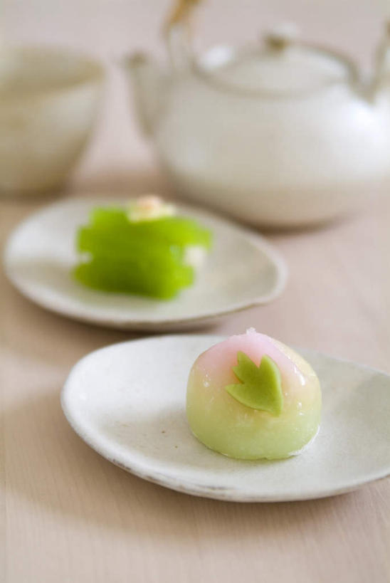 点心,无人,竖图,俯视,室内,特写,白天,烹饪,植物,餐桌,桌子,豆,蔬菜,餐具,新鲜,碟子,壶,盘,和果子,豆类,豆子,红豆,日本料理,料理,食品,甜点,甜品,小吃,菜肴,美食,水壶,食物,糕点,两个,盘子,茶壶,碟,日式料理,甜食,日式,佳肴,有机食品,绿色食品,餐台,赤豆,豆科,红小豆,彩图,高角度拍摄,日本小吃