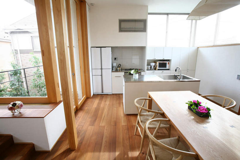 无人,家,横图,室内,白天,正面,餐桌,厨房,窗户,家具,装修,桌子,建筑,椅子,装饰,盛开,房屋,木椅,屋子,公寓,花蕾,建设,装潢,楼房,玻璃窗,住宅,花,花瓣,花朵,鲜花,紫色,室内装潢,花苞,花蕊,餐台,明亮,舒适,家居装潢,房屋设计,室内设计,开放式厨房,宽敞,样板房装潢,设计,彩图,房子