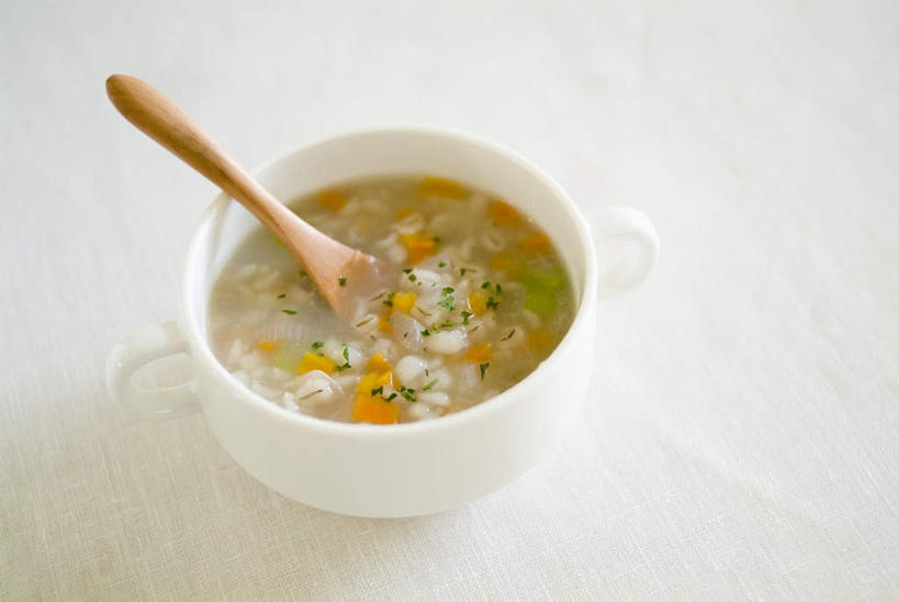 无人,横图,俯视,室内,特写,白天,烹饪,餐具,勺子,蔬菜汤,汤,日本料理,料理,食品,菜肴,美食,食物,调羹,汤匙,日式料理,日式,粟米,摄影,佳肴,影棚,小米,进餐用具,烹调用具,彩图,高角度拍摄,影棚拍摄,拍摄