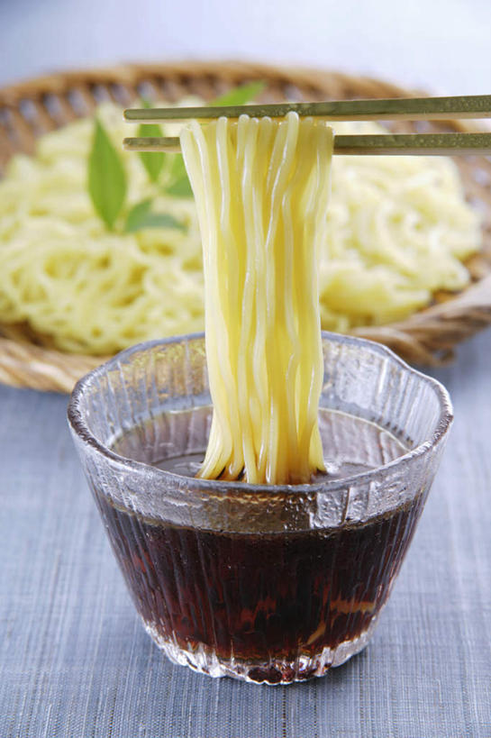 面食,面条,无人,竖图,俯视,室内,特写,白天,烹饪,雾,餐桌,筷子,桌子,餐具,叶子,日本,亚洲,沸腾,日本文化,蒸汽,陶瓷,面,日本料理,料理,食品,筐子,陶瓷制品,水蒸气,文化,传统,玻璃碗,菜肴,美食,食物,容器,碗,日式料理,日式,佳肴,餐台,储藏,礼节,储存,礼仪,东亚,日本国,蒸发,日式拉面,开胃酱,叶,叶片,进餐用具,烹调用具,彩图,高角度拍摄,贮存