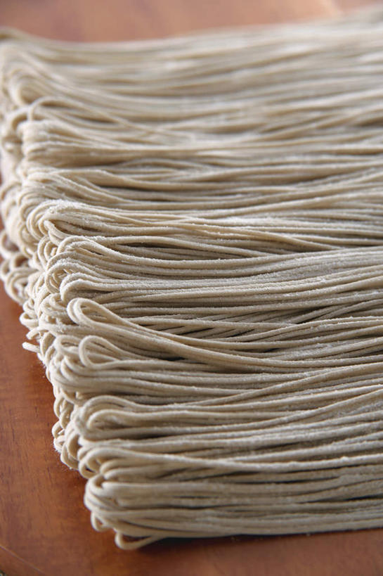 面食,面条,无人,竖图,俯视,室内,特写,白天,烹饪,餐桌,桌子,日本,亚洲,日本文化,面,日本料理,料理,食品,荞麦,菜肴,美食,食物,排列,日式料理,日式,荞麦面,佳肴,餐台,队列,东亚,日本国,彩图,高角度拍摄