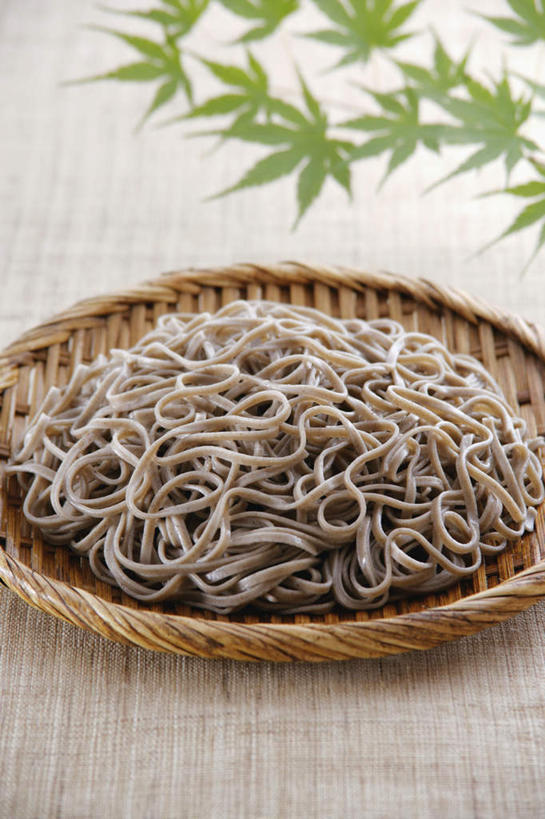 面食,面条,无人,竖图,俯视,室内,特写,白天,烹饪,餐桌,桌子,餐具,日本,亚洲,日本文化,面,日本料理,料理,食品,菜肴,美食,食物,竹筐,日式料理,日式,荞麦面,佳肴,餐台,东亚,日本国,进餐用具,烹调用具,彩图,高角度拍摄