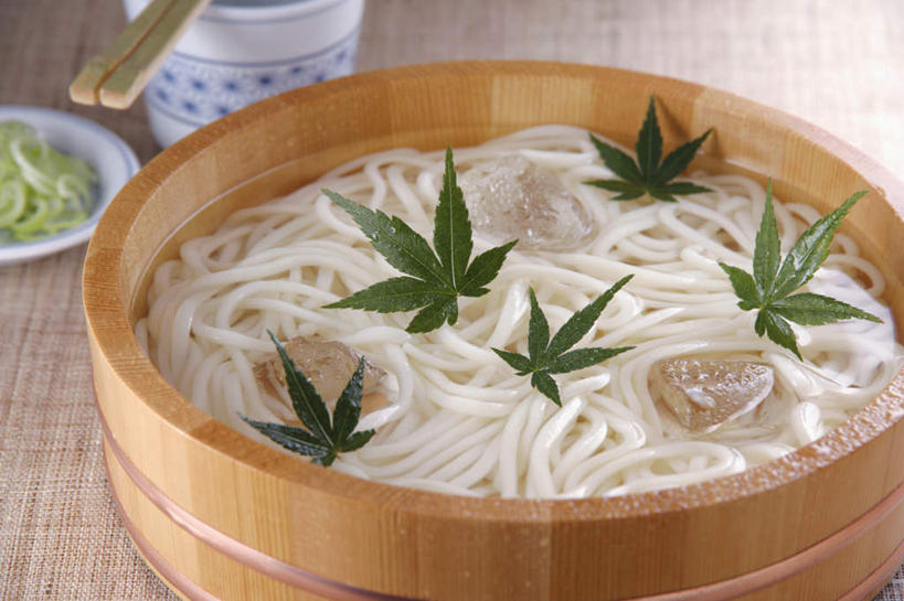 面食,面条,无人,横图,俯视,室内,特写,白天,烹饪,餐桌,筷子,桌子,餐具,叶子,日本,亚洲,日本文化,木桶,调料,面,日本料理,料理,食品,绿叶,调味品,调味料,文化,传统,菜肴,美食,食物,日式料理,日式,荞麦面,佳肴,餐台,礼节,礼仪,东亚,日本国,面汤,叶,叶片,进餐用具,烹调用具,彩图,高角度拍摄