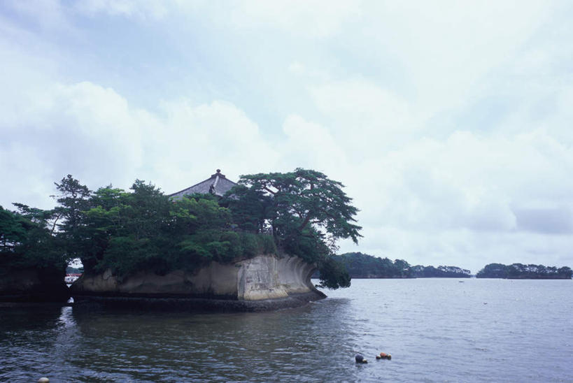 无人,寺庙,横图,室外,白天,正面,旅游,度假,海浪,海洋,美景,山,树林,植物,标志建筑,地标,建筑,仙台,日本,亚洲,节日,景观,浪花,山峰,云,云朵,山峦,云彩,文化,娱乐,建设,树,树木,蓝色,绿色,白云,蓝天,天空,自然,海水,庙宇,群山,天,祈祷,享受,休闲,健康,旅游胜地,景色,放松,许愿,宗教,佛教,信仰,生长,成长,纪念,祈求,自然风光,海景,东亚,本州,本州岛,日本国,宫城,仙台市,宫城县,东北地方,县厅,释教,松岛,五大堂,平安,大海,风浪,海,海水的波动,近岸浪,涌浪,彩图,庙,寺