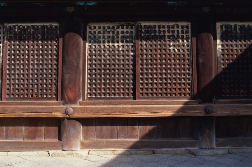 无人,寺庙,横图,室外,白天,正面,旅游,度假,名胜古迹,标志建筑,地标,建筑,京都,日本,亚洲,阴影,节日,遗迹,光线,影子,墙,建筑群,古迹,文化,文物,娱乐,建设,古建筑,墙壁,墙面,阳光,庙宇,祈祷,享受,休闲,健康,旅游胜地,放松,许愿,宗教,佛教,信仰,京都府,纪念,祈求,古文明,东亚,本州,本州岛,日本国,近畿地方,清水寺,近畿,释教,平安,彩图,庙,寺,标志性建筑