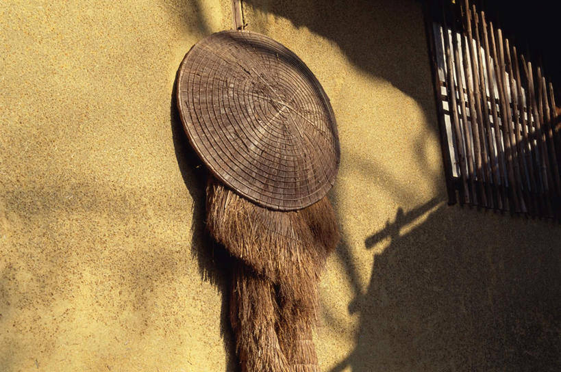 无人,栏杆,横图,室外,白天,正面,旅游,度假,名胜古迹,窗户,地标,帽子,京都,日本,亚洲,阴影,遗迹,光线,草帽,影子,栅栏,墙,篱笆,围栏,稻草,古迹,文物,娱乐,古建筑,护栏,玻璃窗,墙壁,墙面,斗笠,阳光,享受,休闲,旅游胜地,放松,京都府,古文明,东亚,蓑衣,本州,本州岛,日本国,近畿地方,近畿,彩图,标志性建筑