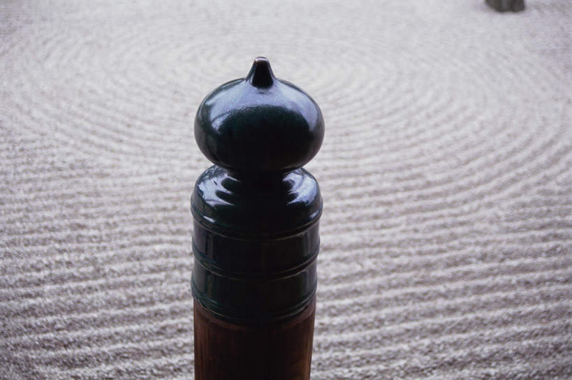 无人,寺庙,横图,俯视,室外,白天,旅游,度假,石头,名胜古迹,标志建筑,地标,建筑,京都,日本,亚洲,节日,遗迹,石子,柱子,地面,古迹,文化,文物,娱乐,建设,古建筑,石柱,庙宇,祈祷,享受,休闲,健康,鹅卵石,旅游胜地,放松,许愿,宗教,佛教,信仰,京都府,纪念,祈求,古文明,东亚,本州,本州岛,日本国,近畿地方,近畿,释教,东福寺,东山区,平安,石块,彩图,高角度拍摄,庙,寺