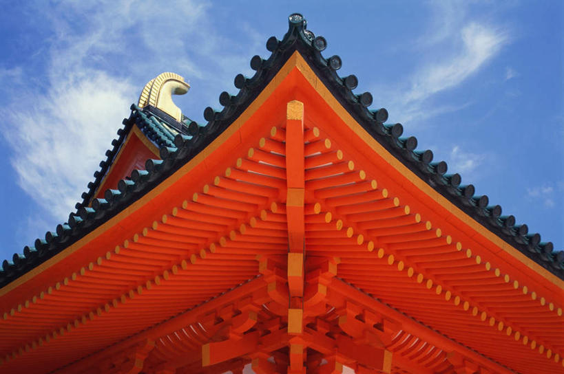 无人,家,寺庙,横图,室外,白天,仰视,旅游,度假,名胜古迹,家具,标志建筑,地标,建筑,京都,日本,亚洲,节日,遗迹,装饰,瓦片,房屋,庭院,屋檐,屋子,古迹,文化,文物,娱乐,建设,古建筑,楼房,檐,住宅,红色,蓝色,蓝天,天空,庙宇,天,祈祷,享受,休闲,健康,旅游胜地,放松,许愿,宗教,佛教,信仰,京都府,纪念,祈求,明亮,舒适,宽敞,古文明,东亚,本州,本州岛,日本国,近畿地方,近畿,释教,东山区,八坂神社,平安,彩图,低角度拍摄,房子,庙,寺
