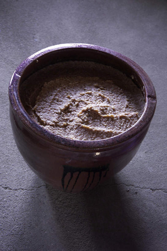 无人,竖图,俯视,室外,特写,白天,农作物,地板,许多,罐子,陶瓷,味增汤,陶瓷制品,地面,一个,瓶子,单个,陶罐,味噌,彩图,高角度拍摄