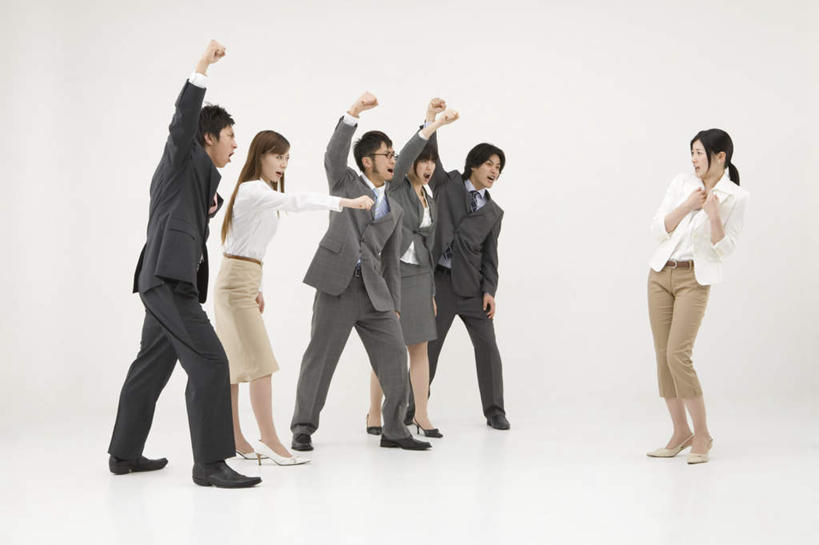 东方人,同事,商务人士,商务男性,商务女性,站,横图,室内,白天,白色背景,侧面,衬衫,成功,合作,团队,集体,信心,竞争,亚洲,一排,对抗,握,套装,冲突,许多人,注视,黄种人,鼓励,队伍,排列,观察,加油,看,手势,握拳,站着,一群人,打气,握着,摄影,影棚,观看,后仰,察看,领导,喊叫,成就,队列,对立,关注,矛盾,鼓舞,商务装,合伙,领袖,工薪阶层,敌对,挫败,斗争,抗拒,抗衡,男人,男性,年轻男性,年轻女性,女人,女性,亚洲人,白领,上班族,站立,彩图,全身,影棚拍摄,衬衣,拍摄