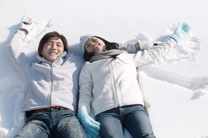 东方人,两个人,躺,闭眼,笑,微笑,露齿笑,横图,俯视,室外,白天,爱情,雪,大雪,帽子,亚洲,伸展,服装,积雪,雪景,冬季,冬天,浪漫,休闲装,黄种人,衣服,休闲,温暖,温馨,休闲服,恩爱,寒冷,恋人,服饰,羽绒服,和睦,冰冷,滑雪帽,严寒,冰凉,酷寒,凛冽,凛凛,极冷,卧着,男人,男性,年轻男性,年轻女性,女人,女性,亚洲人,情侣,闭眼睛,闭着眼,闭着眼睛,躺着,卧,半身,彩图,高角度拍摄,伴侣,融洽