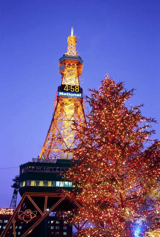 无人,竖图,室外,白天,仰视,度假,美景,树林,植物,城市风光,城市,北海道,日本,亚洲,阴影,光线,影子,景观,云,云朵,塔,云彩,娱乐,树,树木,蓝色,绿色,白云,蓝天,天空,阳光,自然,天,享受,休闲,景色,放松,生长,晴朗,成长,电视塔,东亚,札幌,大通公园,日本国,北海道地方,北海道岛,县厅,札幌电视塔,札幌铁塔,晴空,彩图,低角度拍摄,札幌市