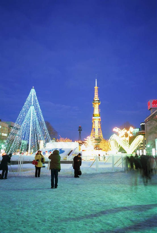 东方人,四个人,站,走,竖图,室外,白天,正面,旅游,度假,美景,城市风光,城市,北海道,日本,亚洲,景观,注视,黄种人,娱乐,自然,观察,看,站着,享受,休闲,景色,放松,观看,察看,关注,自然风光,东亚,札幌,大通公园,日本国,北海道地方,北海道岛,县厅,男人,男性,年轻男性,年轻女性,女人,女性,亚洲人,步行,散步,站立,走路,彩图,全身,札幌市