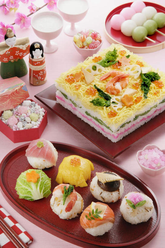 点心,海鲜,汤团,米饭,寿司,无人,竖图,俯视,室内,特写,白天,爱情,烹饪,游戏,桌面,桌子,桃花,玩具,一堆,切片,阴影,堆叠,堆积,光线,木制,影子,花菜,花椰菜,西兰花,蛋皮,明虾,鱼卵,日本料理,料理,食品,饭,玩,鱼籽,娱乐,水产,菜肴,美食,玻璃制品,食物,糕点,玻璃瓶,木制品,瓶子,藕片,日式料理,休闲,中式,益智,佳肴,活动,堆,五谷,俘虏,发泄,消遣,智力,海产品,醋饭,汤圆,握寿司,押寿司,宣泄,元宵,四喜饭,玩耍,嬉戏,彩图,高角度拍摄