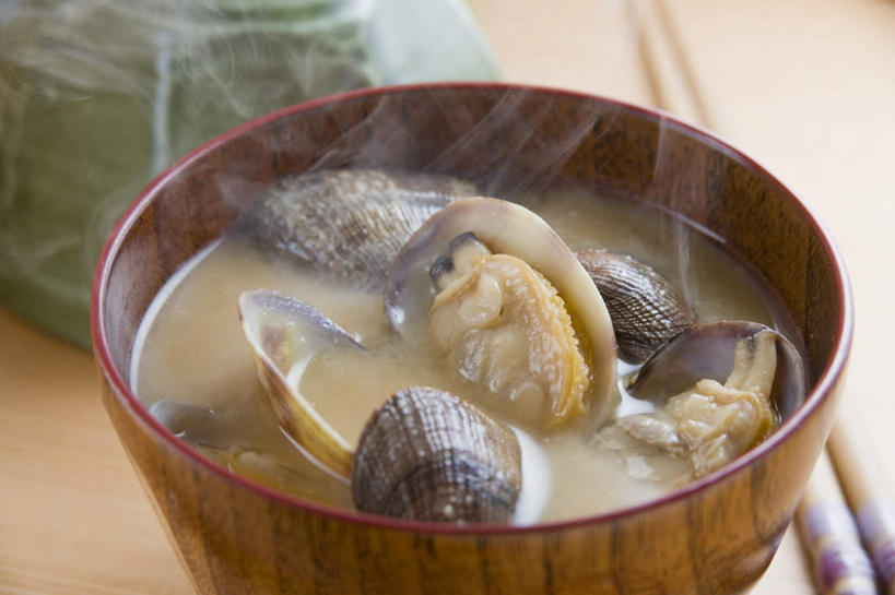 海鲜,无人,横图,俯视,室内,特写,白天,烹饪,雾,筷子,桌面,桌子,贝壳,餐具,阴影,沸腾,光线,木制,蒸汽,影子,日本料理,食品,水蒸气,文化,传统,水产,菜肴,美食,食物,木制品,碗,日式料理,佳肴,礼节,海产品,蚌,礼仪,蒸发,巨蚌,巨蛤,贝类外壳,软体动物外壳,进餐用具,烹调用具,彩图,高角度拍摄