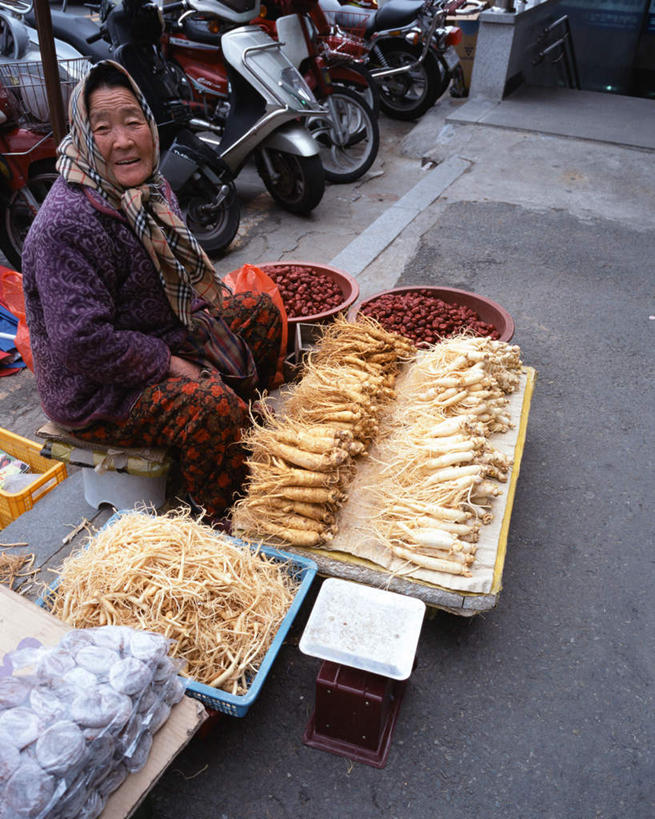 东方人,一个人,坐,笑,微笑,竖图,室外,白天,正面,旅游,度假,自行车,帽子,釜山,韩国,亚洲,仅一个女性,仅一个人,戴,服装,食品,注视,休闲装,黄种人,娱乐,车,脚踏车,食物,衣服,交通工具,观察,看,仅一个中年女性,享受,休闲,休闲服,放松,服饰,观看,戴着,察看,关注,东亚,大韩民国,釜山市,釜山广域市,广域市,女人,女性,中年女性,亚洲人,坐着,彩图,全身