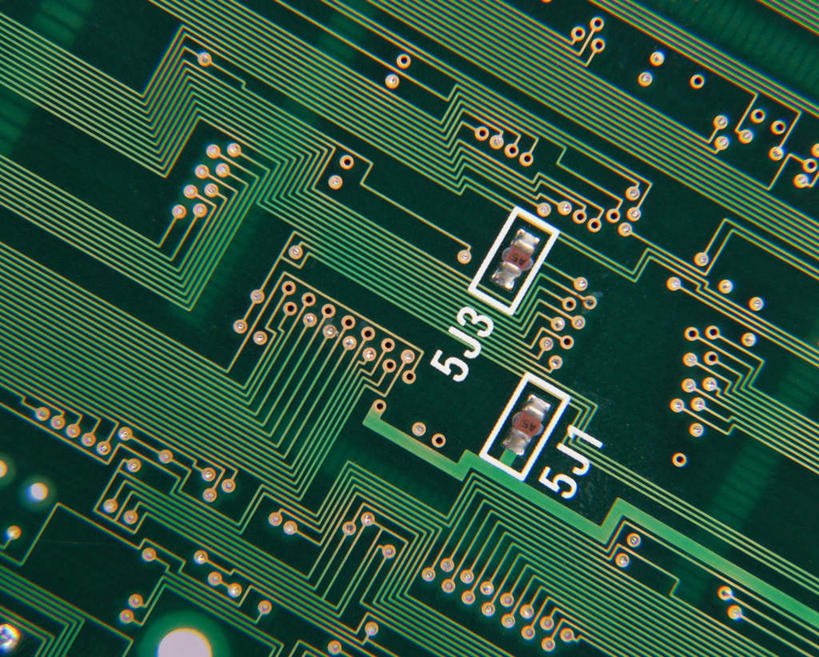 无人,横图,俯视,室内,特写,白天,电路,静物,阴影,光线,金属,标志,电路板,数字,文字,影子,字符,银色,标识,绿色,阿拉伯数字,线路板,芯片,半导体,电脑芯片,集成电路,彩图,高角度拍摄