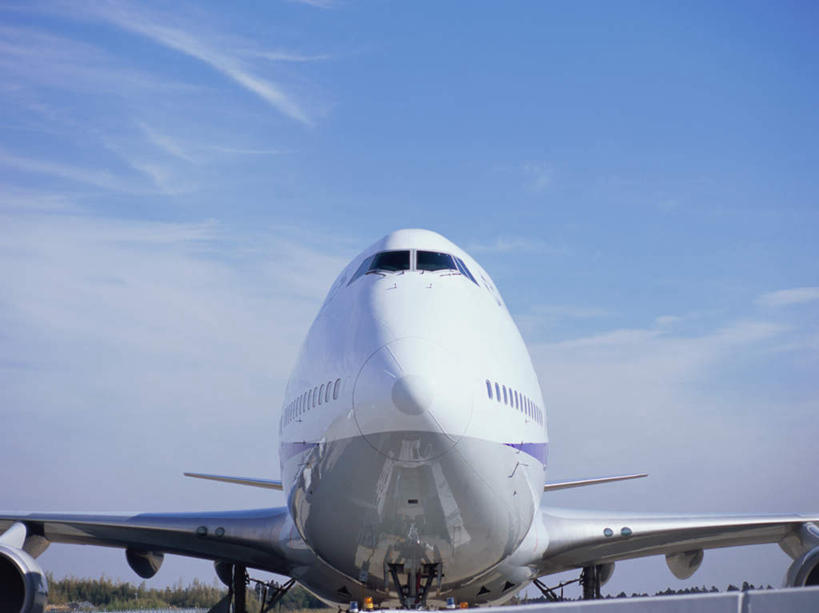 无人,机场,横图,室外,白天,正面,飞机,飞机场,起飞,阴影,光线,影子,云,云朵,跑道,交通,着陆,云彩,航空,蓝色,白云,蓝天,天空,阳光,交通工具,天,运输,一架,晴朗,登陆,客机,载具,降落,航空站,空港,晴空,彩图