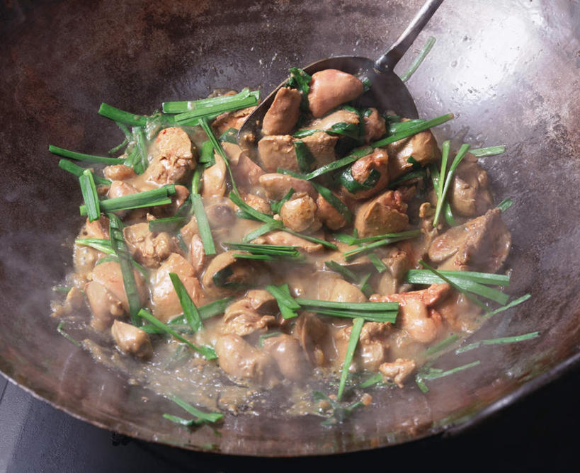 肝脏,无人,横图,俯视,室内,特写,白天,烹饪,雾,桌面,桌子,蔬菜,厨具,金属制品,翻炒,阴影,沸腾,朦胧,模糊,新鲜,炒,光线,金属,木制,蒸汽,锅子,影子,葱,韭菜,青葱,料理,食品,水蒸气,雾气,锅,菜肴,美食,食物,木制品,日式,佳肴,有机食品,绿色食品,锅具,气体,烹饪用具,蒸发,烹调用具,烹调,彩图,高角度拍摄