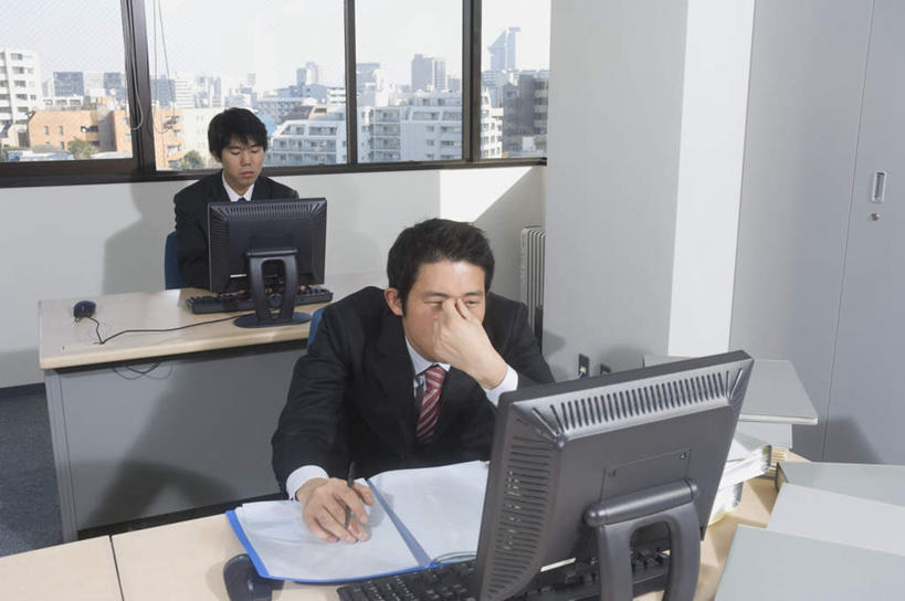 东方人,头,头发,两个人,伙伴,朋友,商务人士,商务男性,办公室,高楼大厦,坐,打电话,横图,室内,白天,正面,衬衫,友谊,办公楼,合作,团队,职员,电脑,显示器,鼠标,键盘,窗户,桌子,大厦,建筑,摩天大楼,写字楼,电话,椅子,亚洲,撑,敲打,阴影,套装,工作,光线,影子,办公桌,注视,黄种人,输入,通讯设备,玻璃窗,黑色,话筒,楼宇,打字,观察,看,发呆,电话线,台式电脑,商务楼,战略,观看,点击,敲击,察看,撑着,关注,商务装,工薪阶层,联合,合谋,配合,协作,按键,男人,男性,年轻男性,亚洲人,白领,上班族,电话机,通话,坐着,半身,彩图,衬衣,大楼,高层建筑,高楼,摩天楼,短发,白领阶层,办公室职员